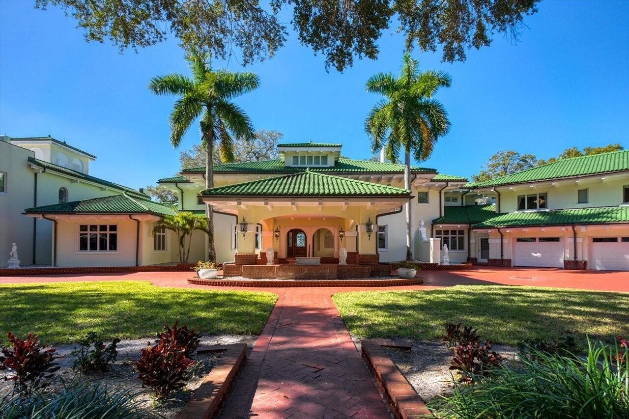 Historic ten-bedroom estate