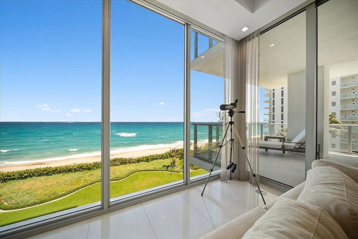 Oceanfront corner residence