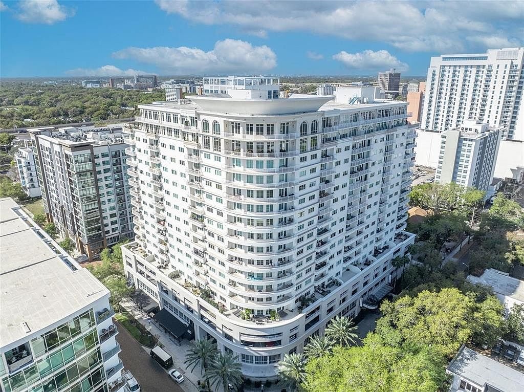 Penthouse with wraparound skyline terrace