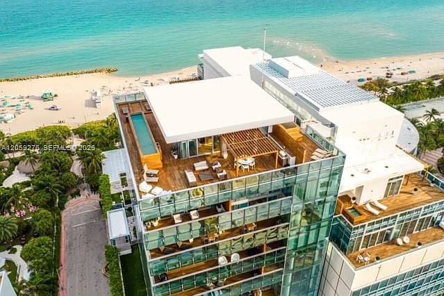 Triplex penthouse with ocean views