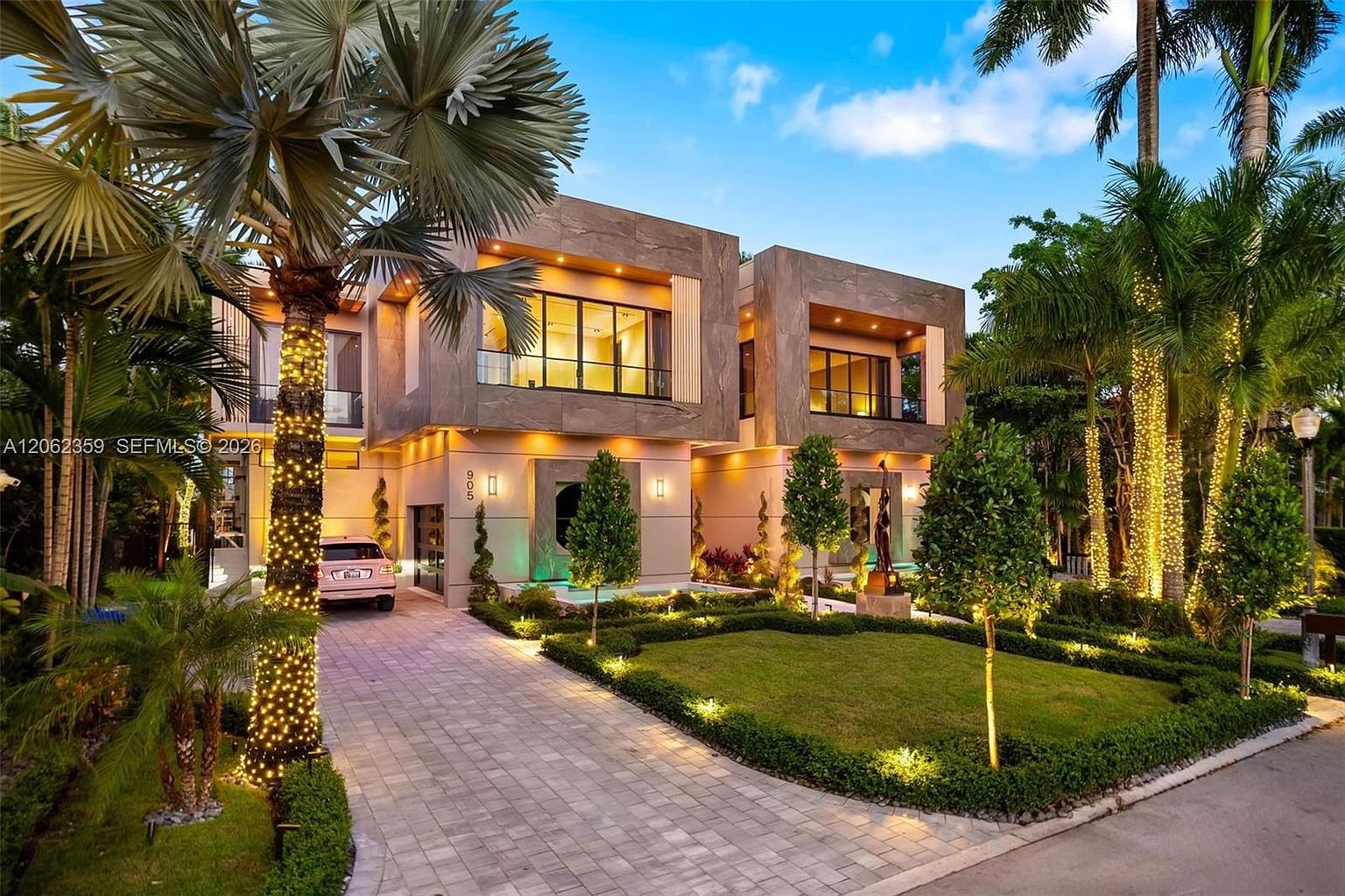 Modern island villa with home theater and hammam