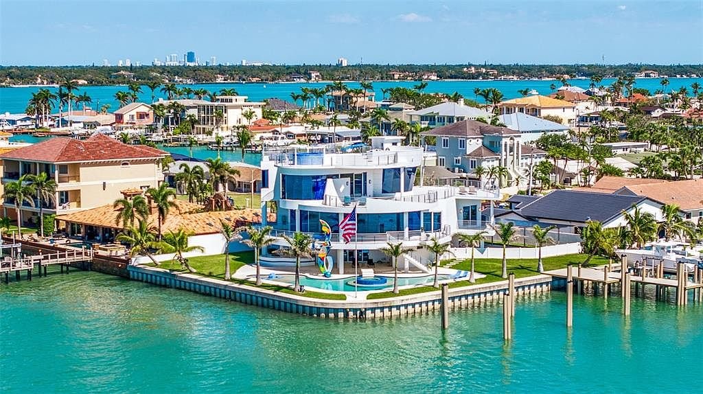 Waterfront home with seven bathrooms