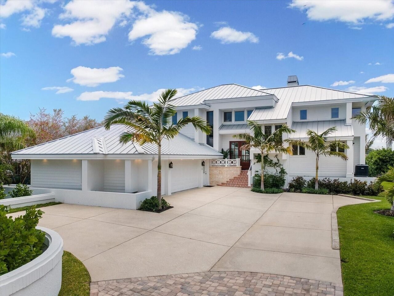 Four-bedroom golf-community home