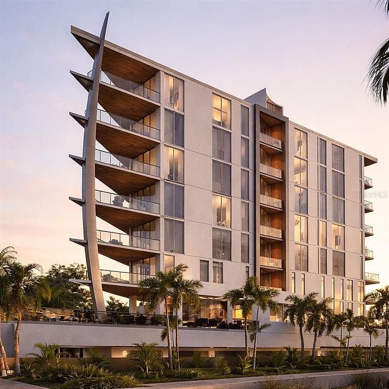 Bay-view penthouse in a 10-residence building