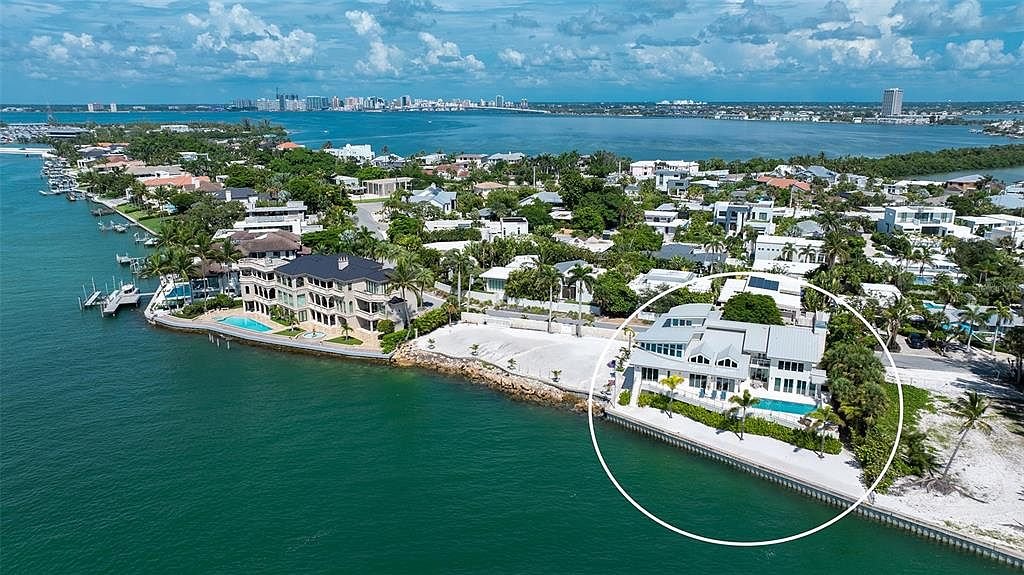 Gulf-front architect-designed estate