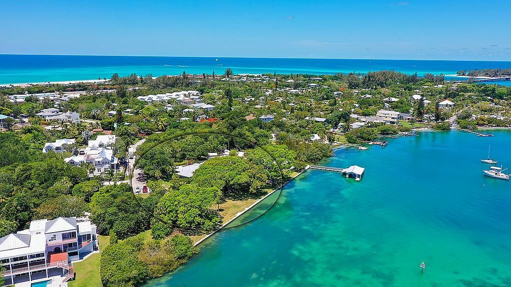 Bayfront retreat on 1.3 acres