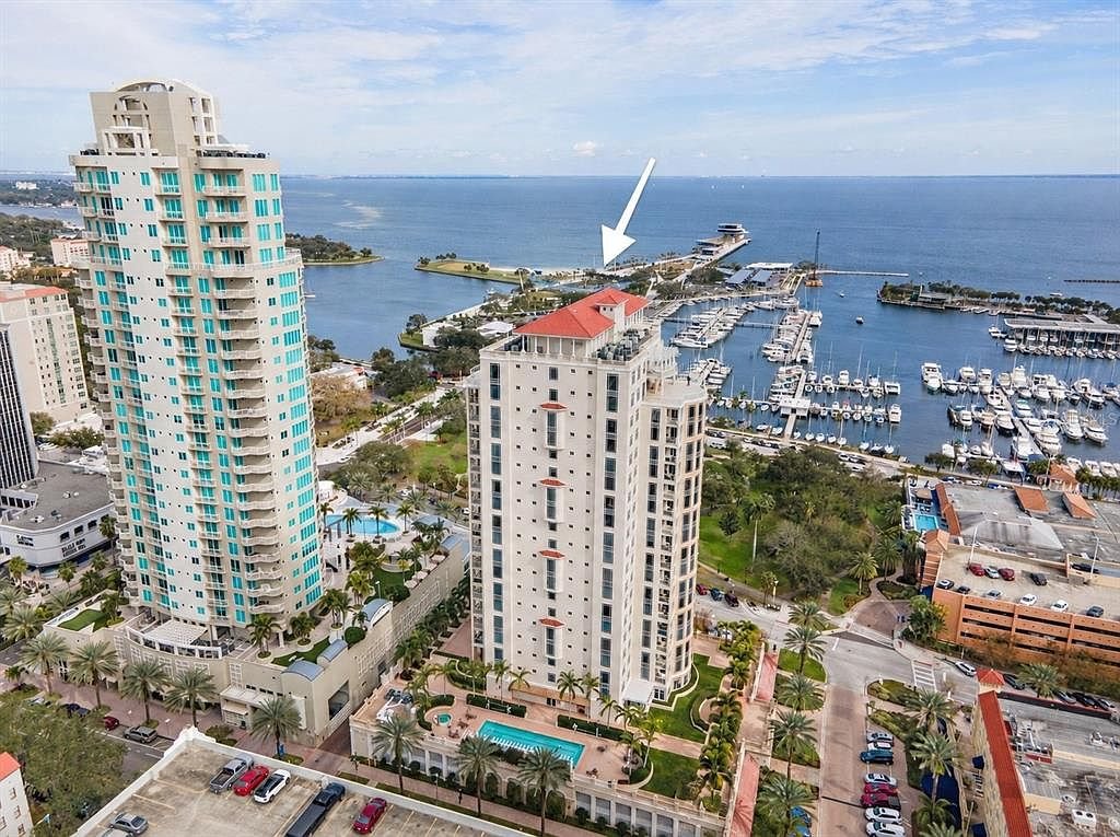 Two-level bayfront penthouse