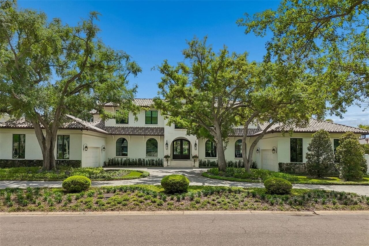 Waterfront home with seven bathrooms
